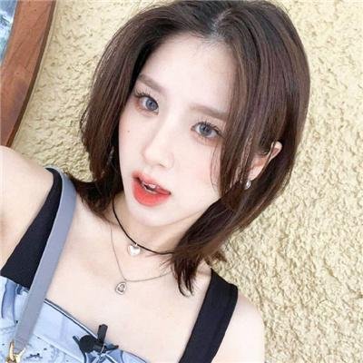 三女性 封面